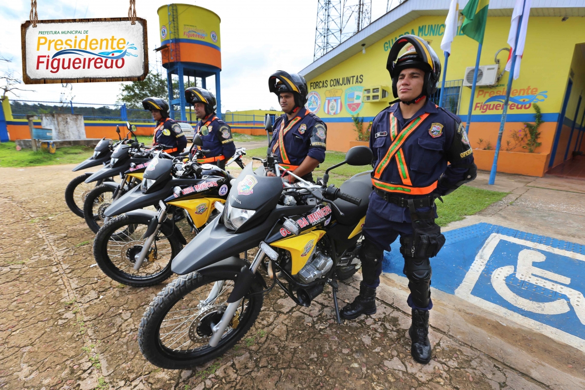 Prefeitura entrega 4 novas motos para Guarda Municipal