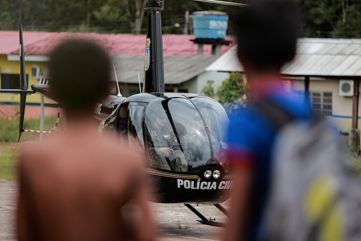 Homens da Guarda Municipal e Corpo de Bombeiros procuram homem perdido na floresta de Presidente Figueiredo