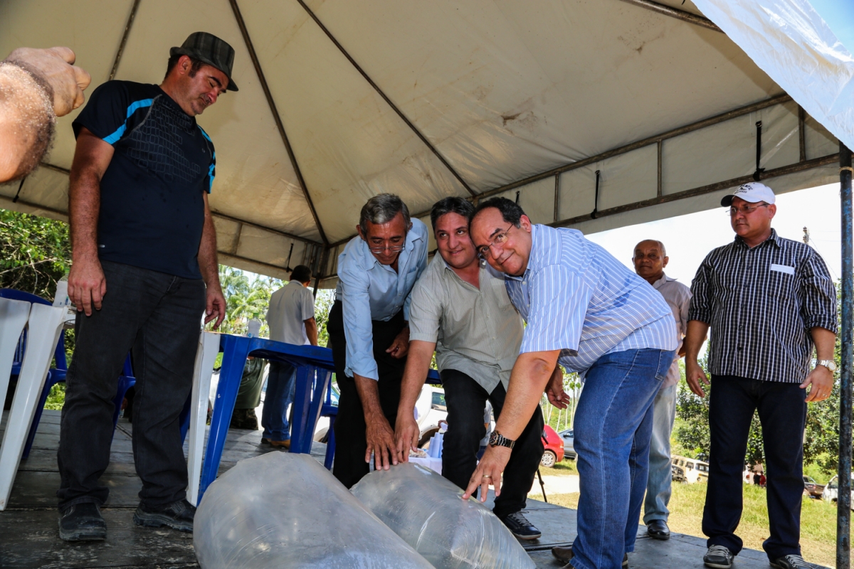 Prefeitura realiza entrega de 26 mil alevinos na Comunidade do Rio Pardo