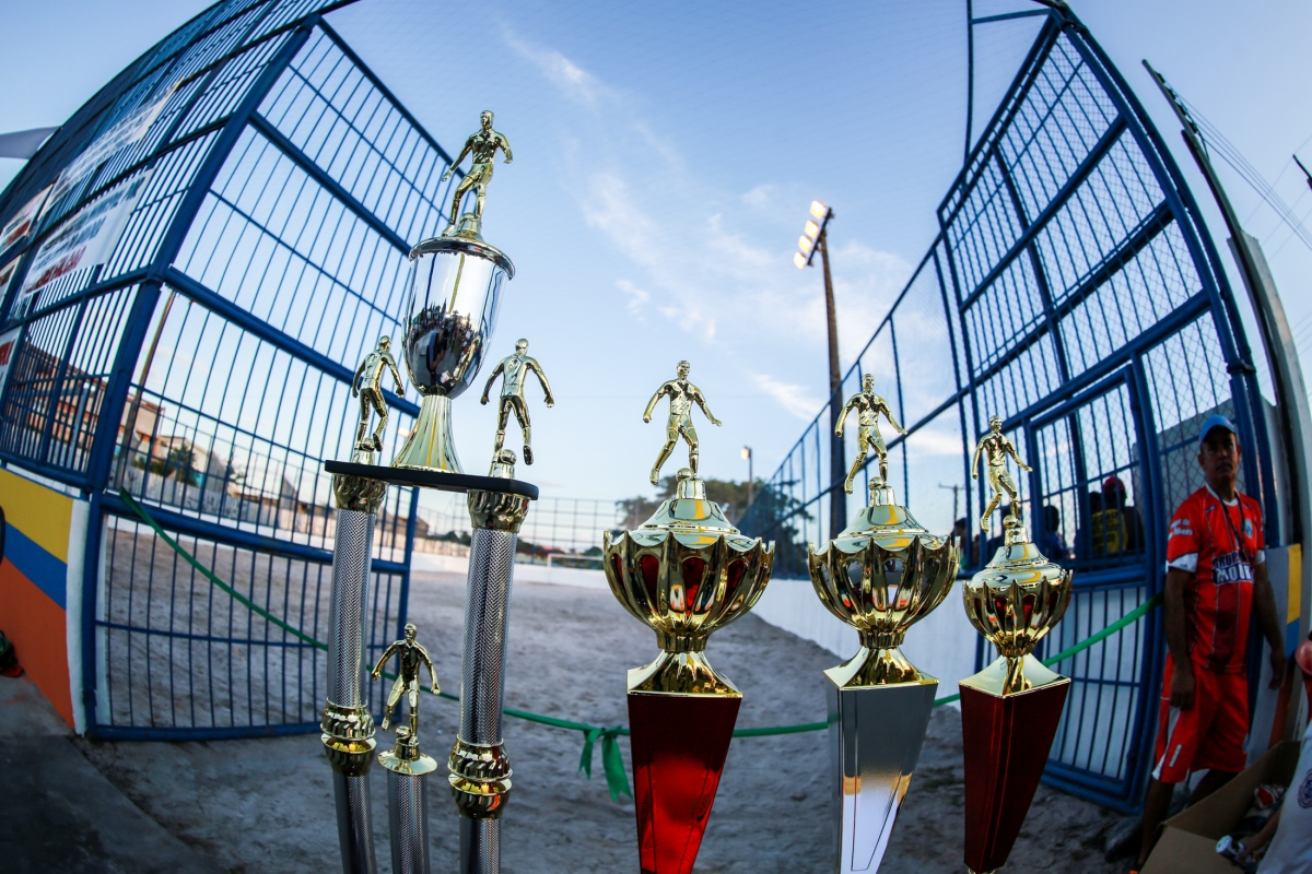 Prefeitura entrega quadra de esporte revitalizada