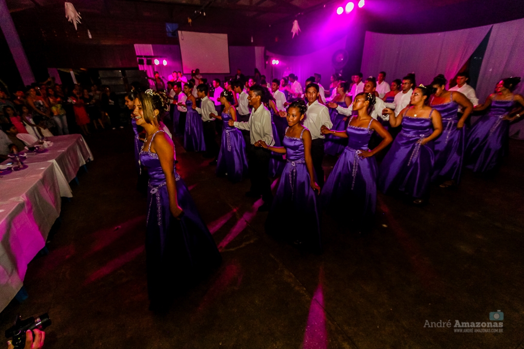 Baile das debutantes da Vila de Balbina