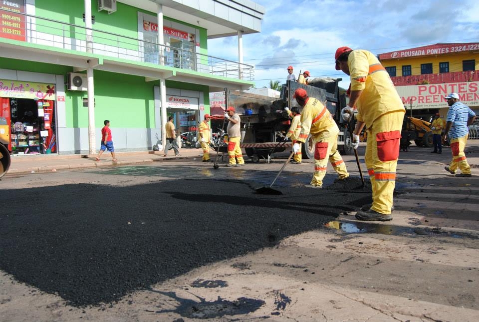 Operação tapa-buracos continua em vários pontos da cidade