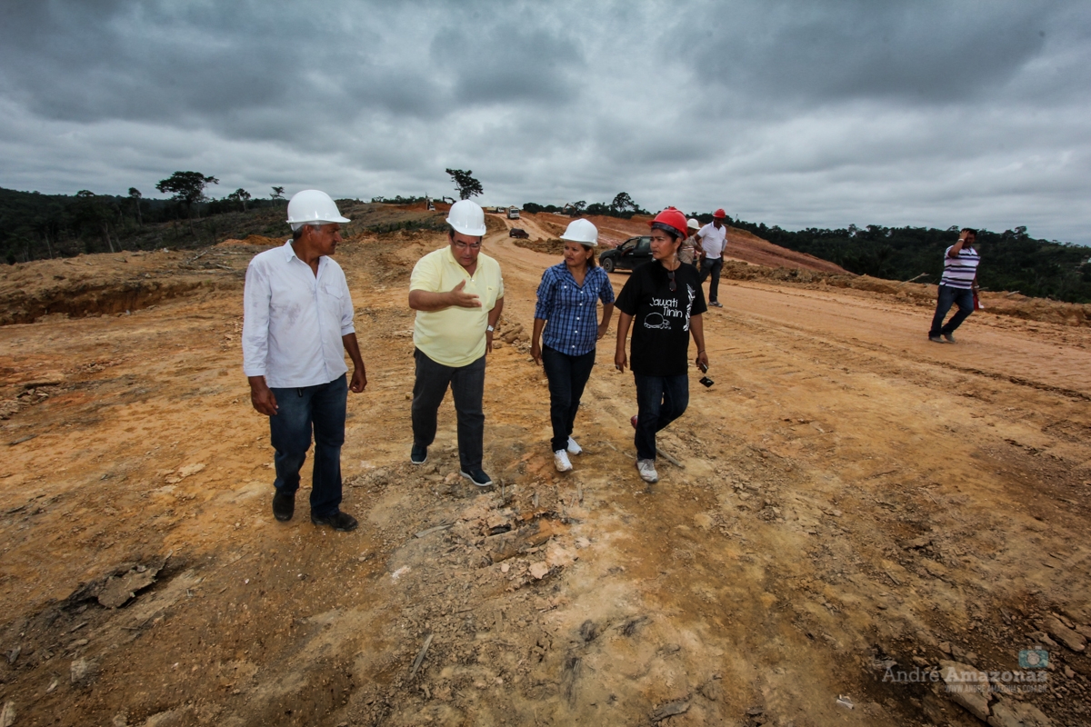 PREFEITO VISITA CANTEIRO DE OBRAS VALE DAS NASCENTES