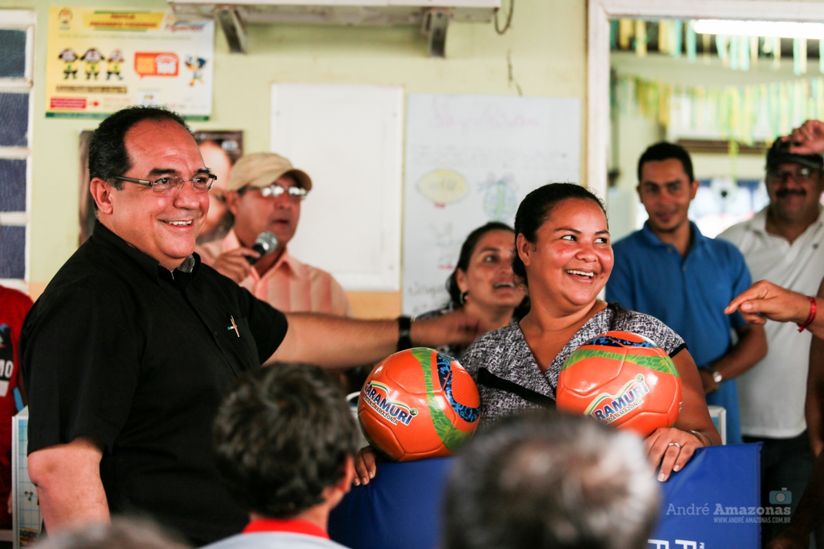 Prefeitura de Presidente Figueiredo faz entrega de mais de 8 mil kits escolares para os alunos da Rede Municipal